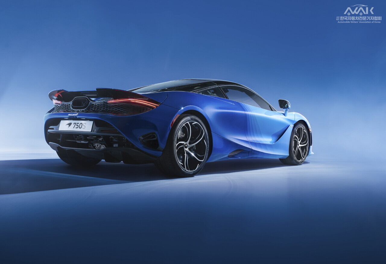 맥라렌 750S 스팩트럼