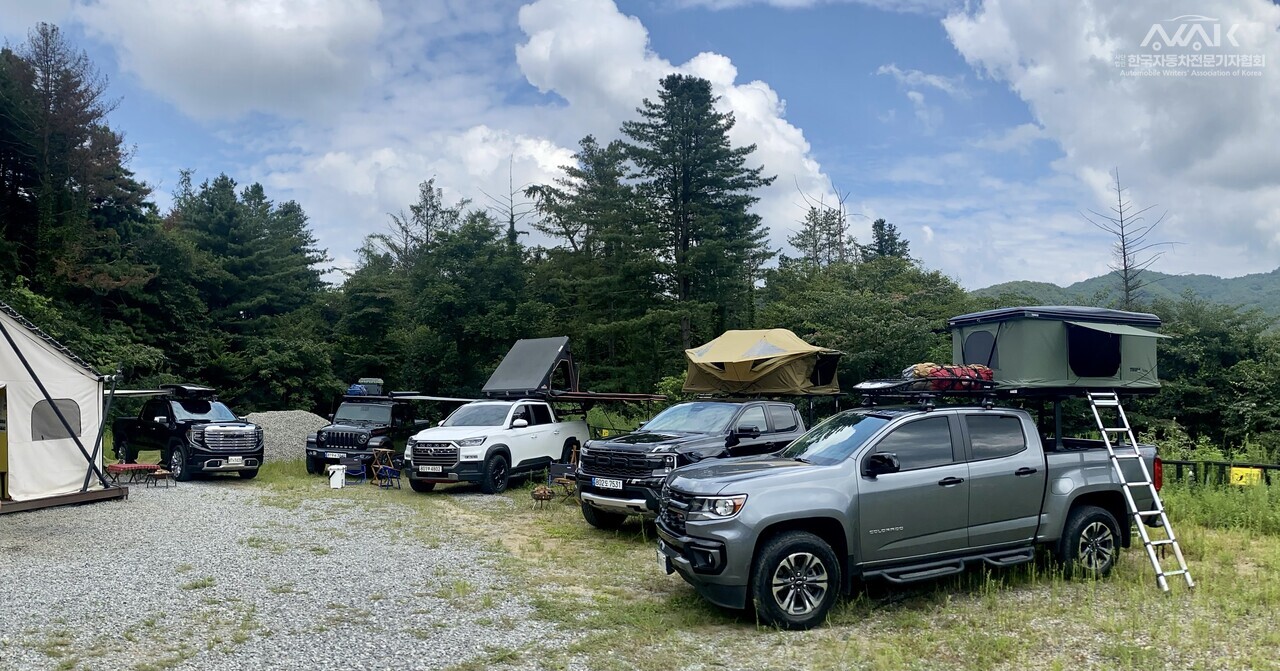 픽업트럭의 아웃도어 라이프 디스플레이