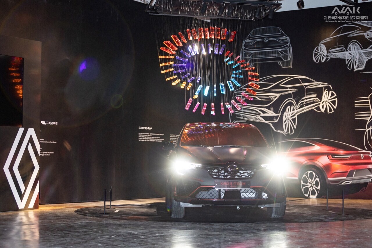 광주디자인비엔날레 전면에 르노 시티 로드쇼 부스