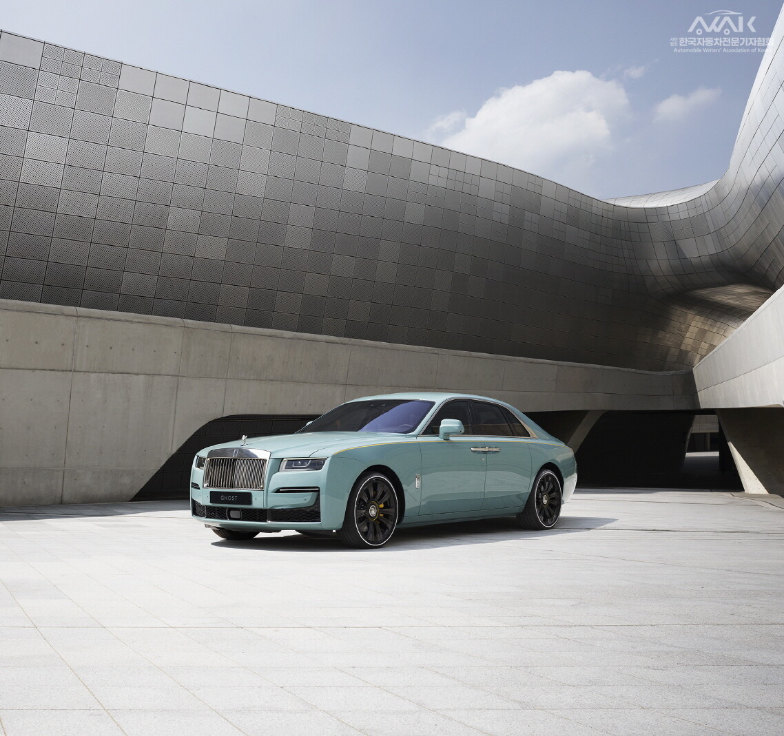 롤스로이스모터카, 비스포크 모델 ‘덕 에그 블루 고스트’