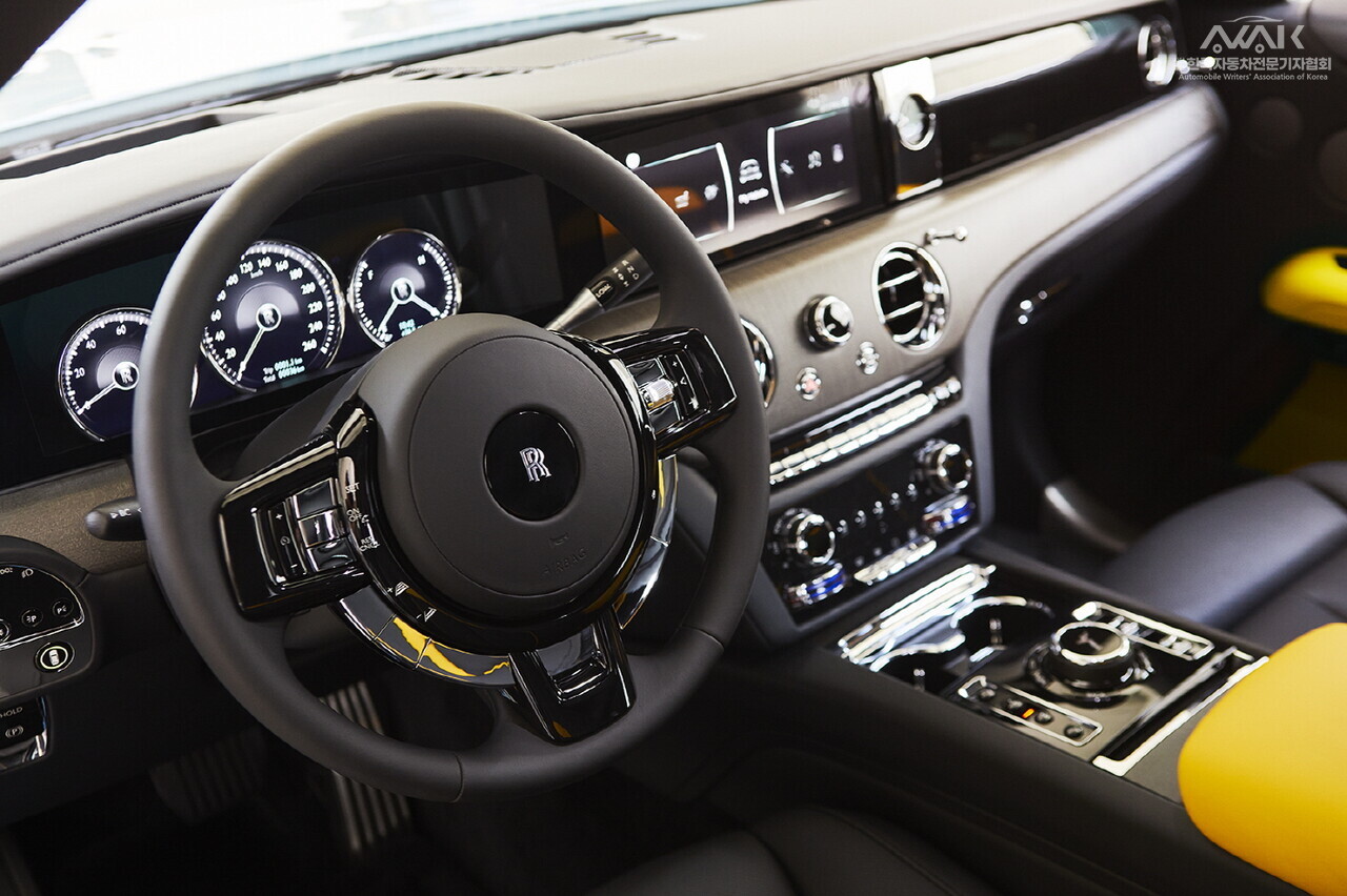 롤스로이스모터카, 비스포크 모델 ‘덕 에그 블루 고스트’