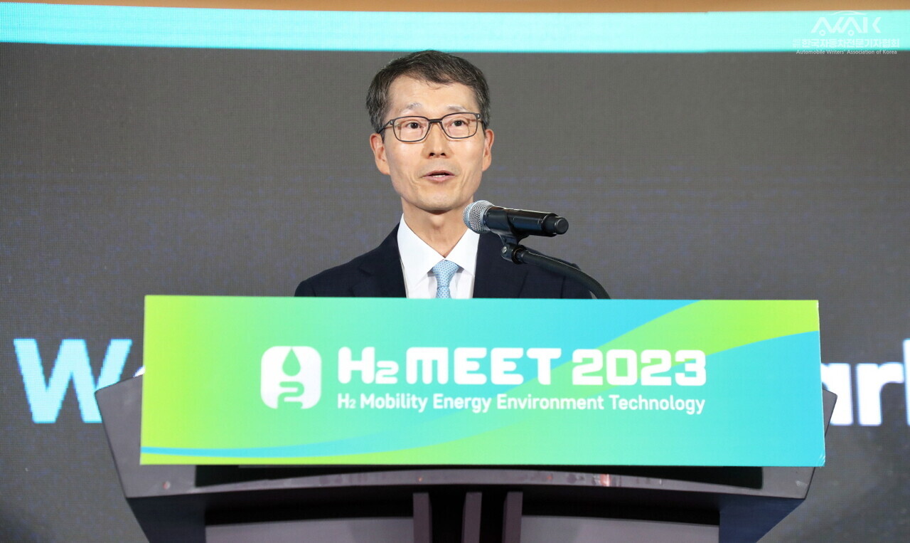 13일 오후 경기도 고양시 킨텍스에서 열린 H2 이노베이션 어워드 시상식에서 축사하는 강남훈 H2 MEET 조직위원장 겸 한국자동차모빌리티산업협회 회장