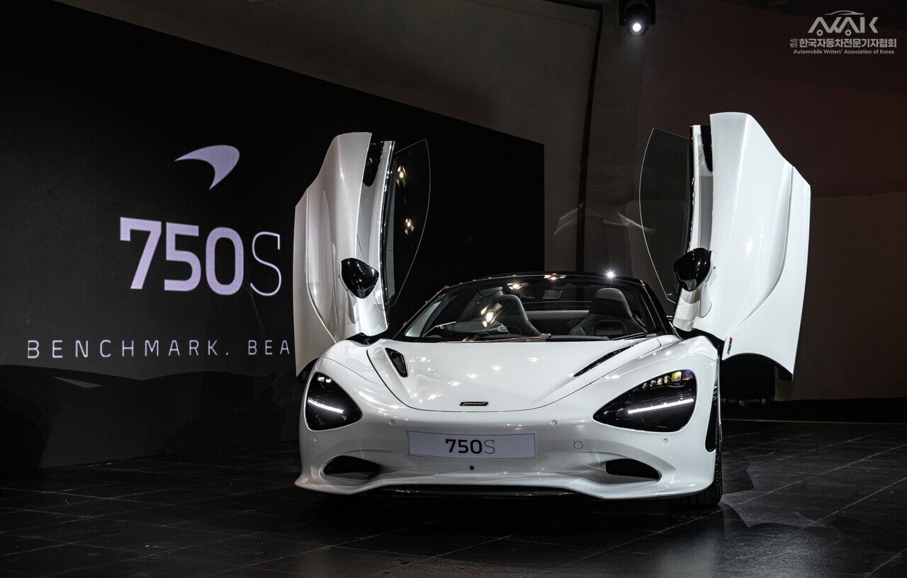 맥라렌이 맥라렌 750S를 공개했다