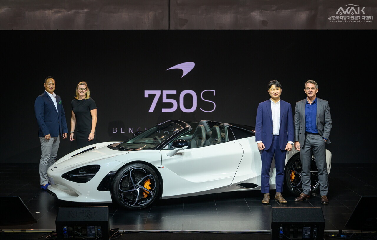 맥라렌이 맥라렌 750S를 공개했다