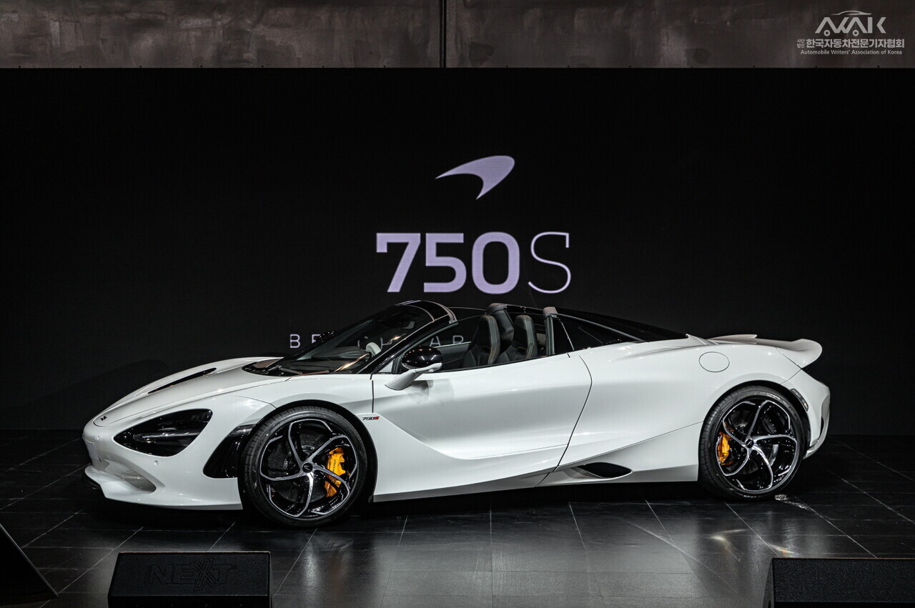 맥라렌이 맥라렌 750S를 공개했다