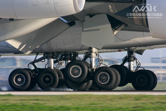 항공기 전용 래디얼 타이어 ‘에어 X 스카이라이트’